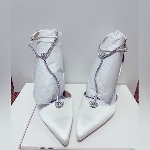 Brand New Badgley Mischka White Zayna shoes